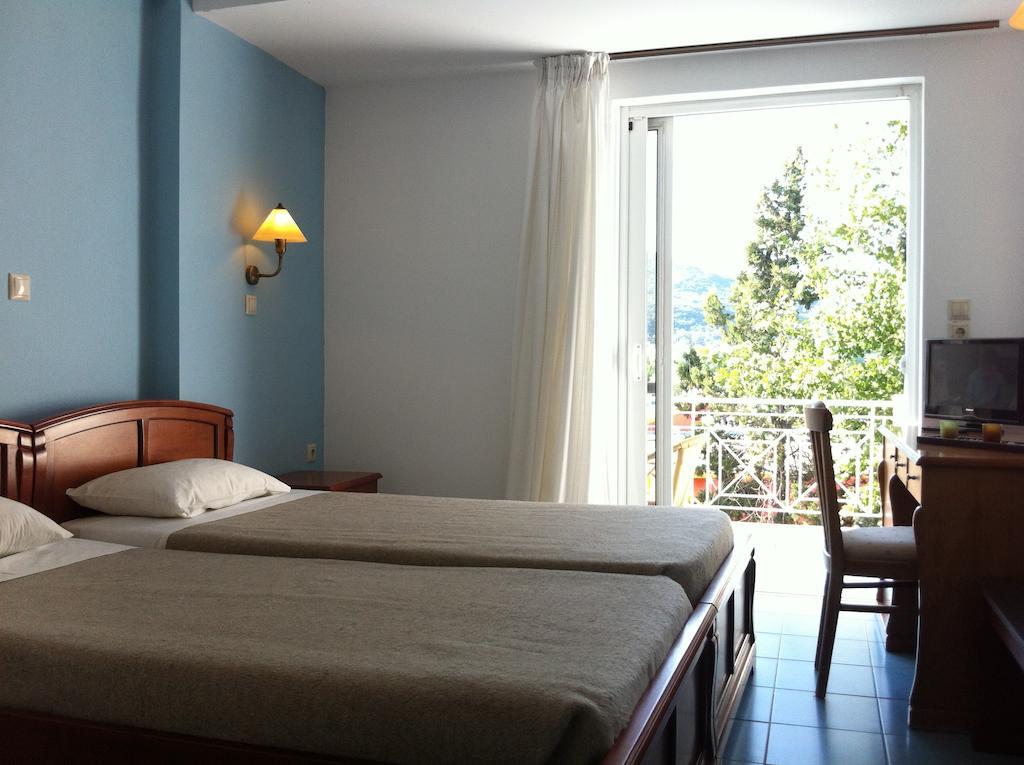 Three Stars Beach Hotel Moraitika Quarto foto